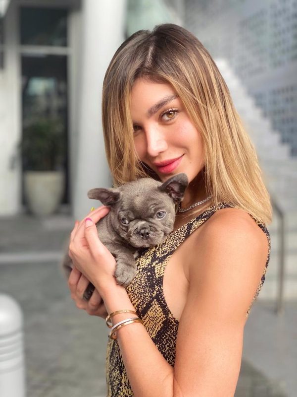 Happy family with their bulldog from Master Bulldogs Miami - Family 7